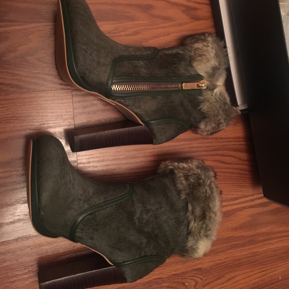 Adorable fur lined boots